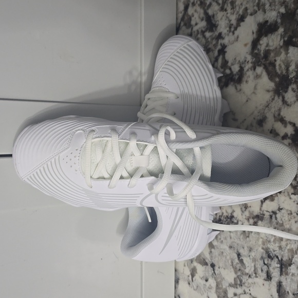 Nike All-White Softball Cleats 8.5 Never Worn - Picture 3 of 7